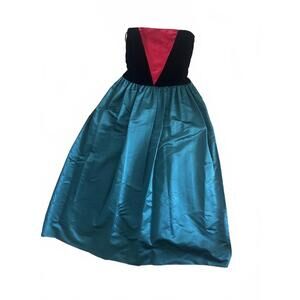 Vintage Strapless Evening Dress with Colorblock Design